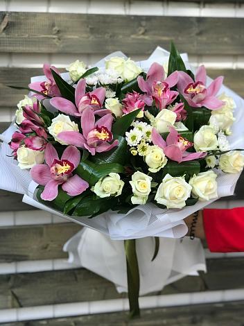 Букет цветов из: Розы и Хризантемы в Шараповой Охоте