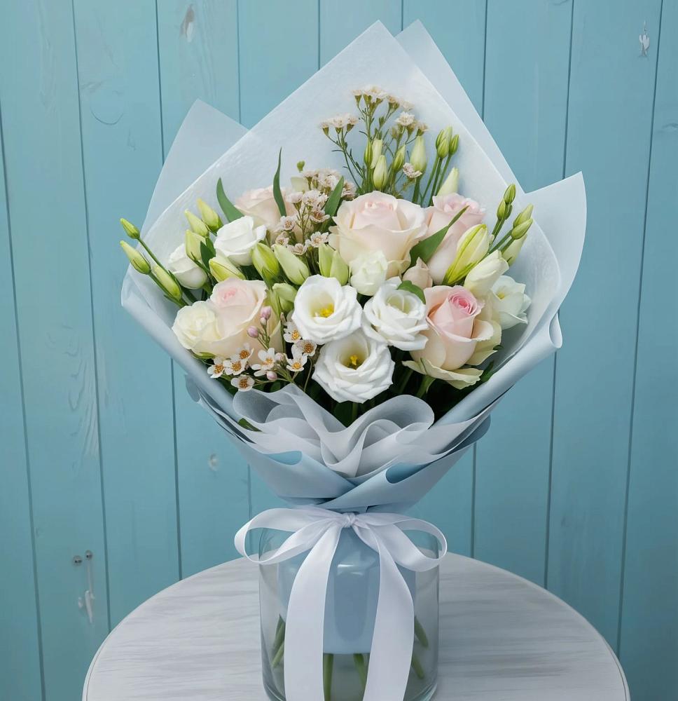 Букет цветов из: Розы и Лизиантусы в Шараповой Охоте