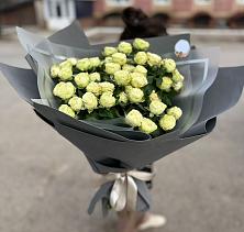 Букет Белые кустовые розы Солинеро в Шараповой Охоте