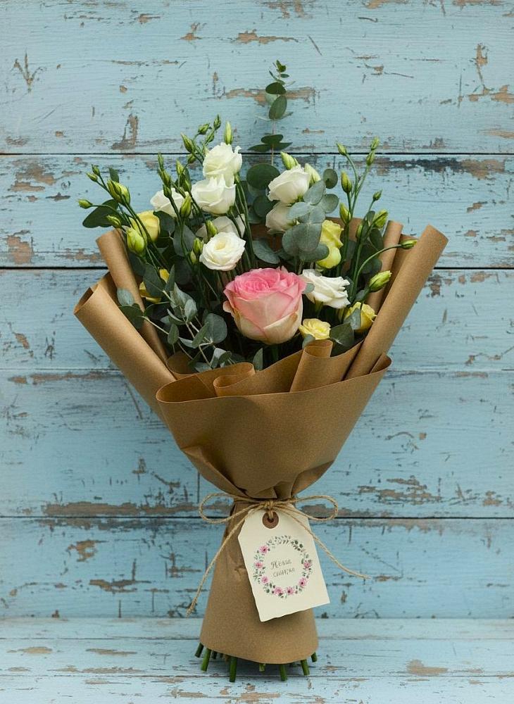 Букет цветов из: Розы и Лизиантусы в Шараповой Охоте