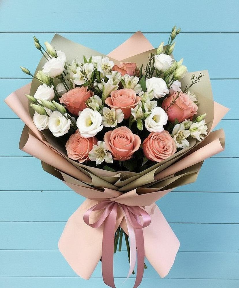 Букет цветов из: Розы, Альстромерии и Лизиантусы в Шараповой Охоте