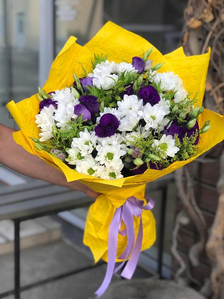 Букет цветов из: Ирисы, Хризантемы и Ромашки в Шараповой Охоте