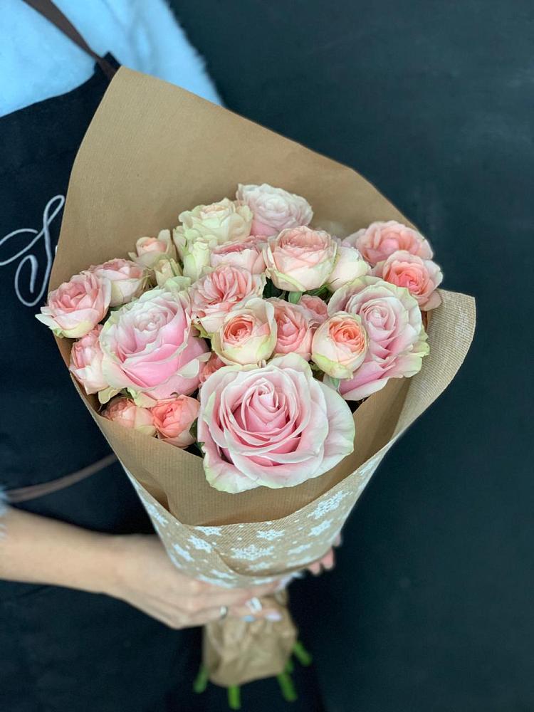 Букет цветов из: Хризантемы и Розы в Шараповой Охоте