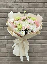 Букет цветов из:  Гвоздики, Розы, Лизиантусы и Хризантемы в Шараповой Охоте