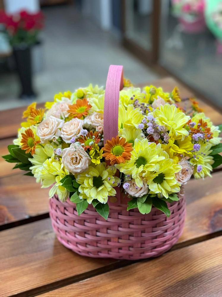 Цветочная композиция из Хризантемы и Розы в корзине в Шараповой Охоте