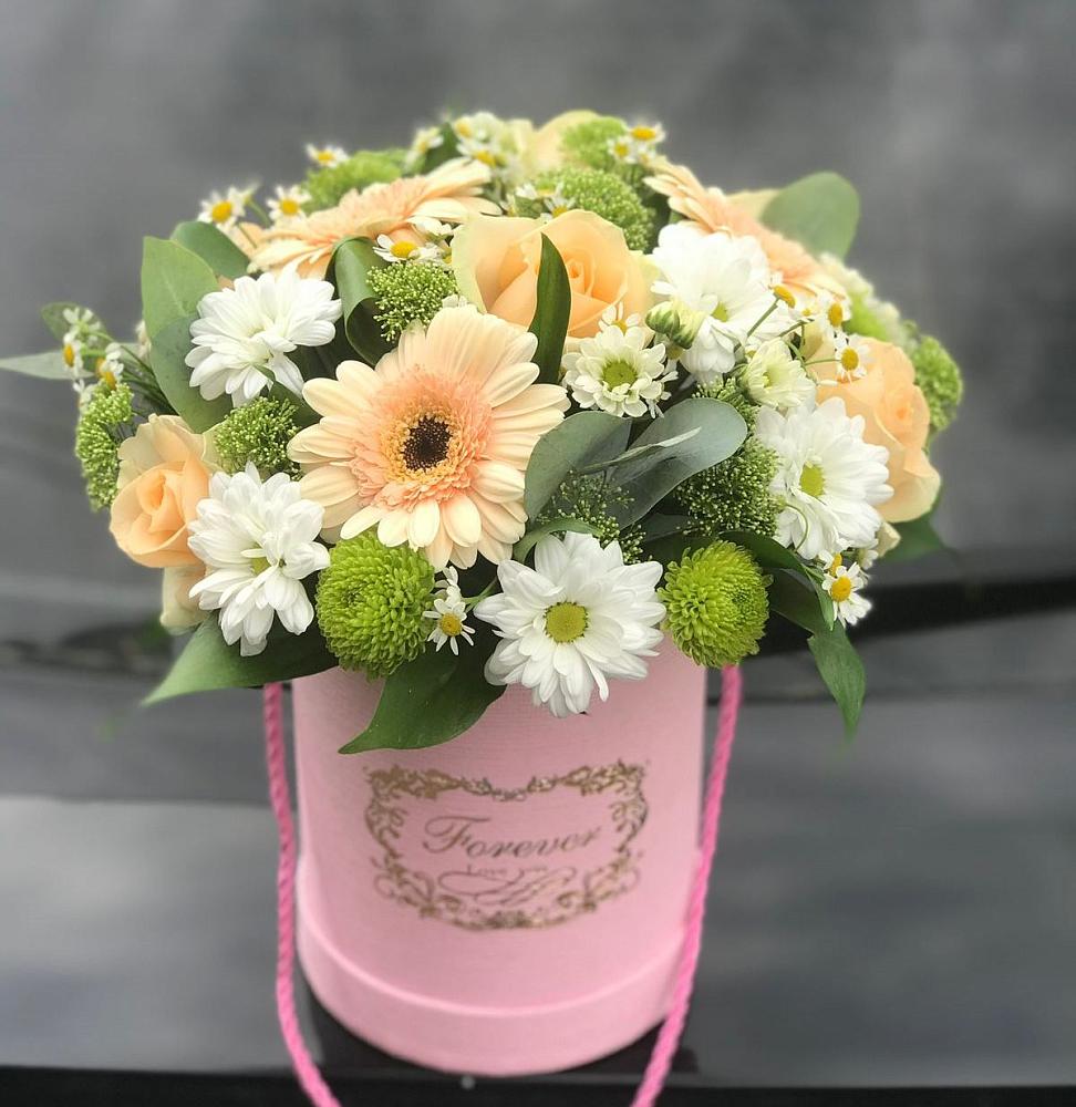 Цветочная композиция из Розы, Герберы и Хризантемы в шляпной коробке в Шараповой Охоте