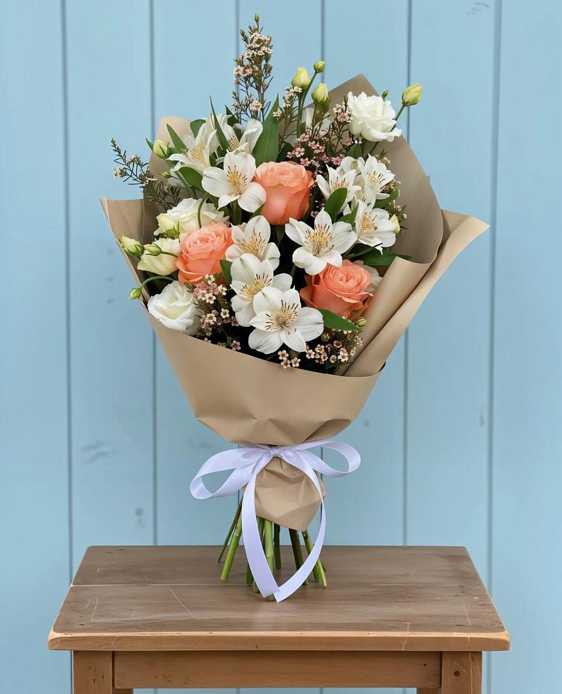 Букет цветов из: Альстромерии, Лизиантусы, Розы и Хризантемы в Шараповой Охоте