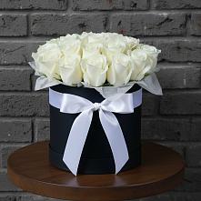 Цветочная композиция из Розы в шляпной коробке в Шараповой Охоте