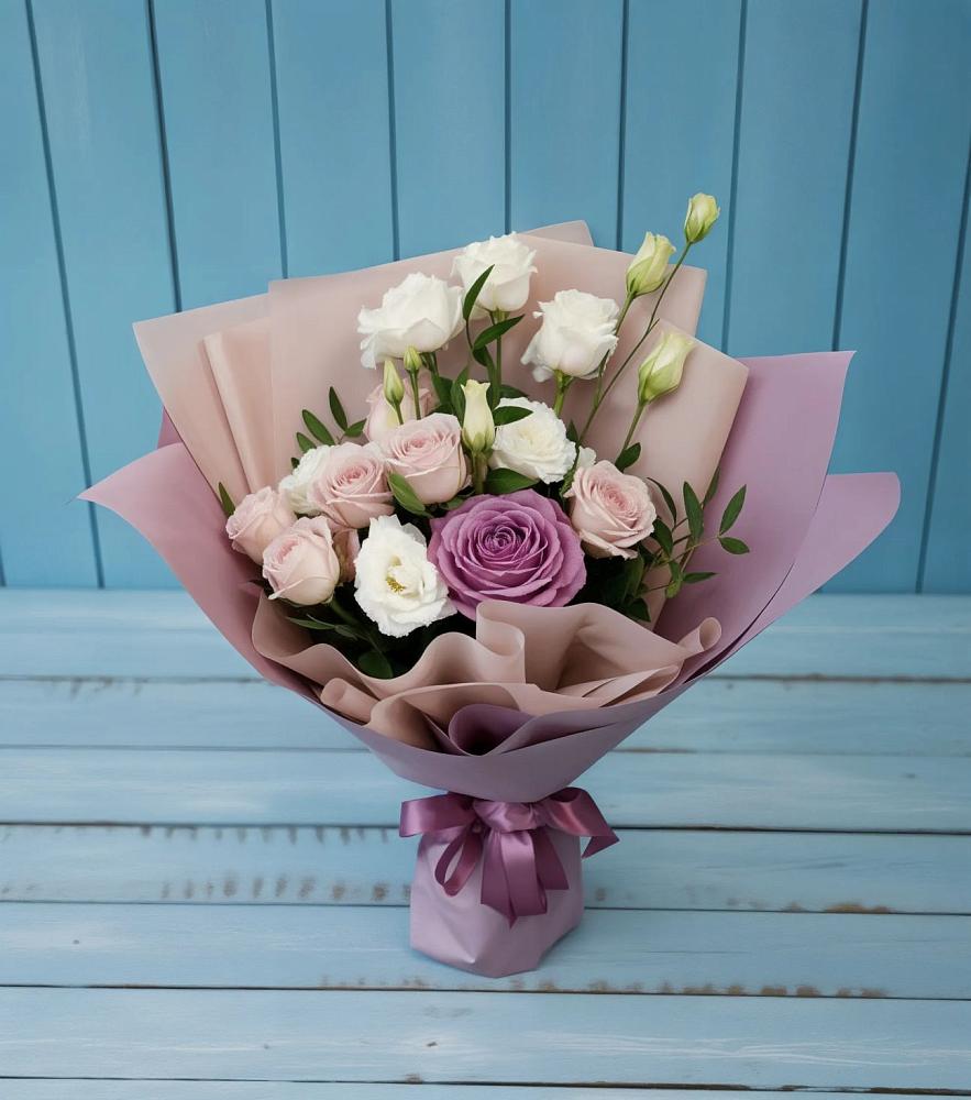 Букет цветов из: Розы и Лизиантусы в Шараповой Охоте